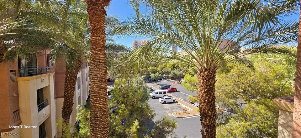 Exterior - 220 E Flamingo Rd #302, Las Vegas, NV 89169 photo 4 of 7