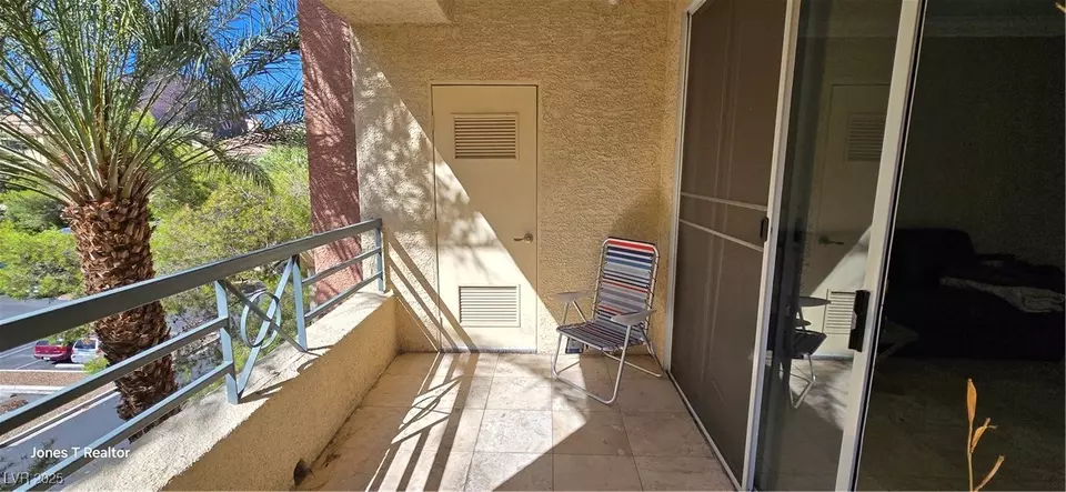 Exterior - 220 E Flamingo Rd #302, Las Vegas, NV 89169 photo 5 of 7