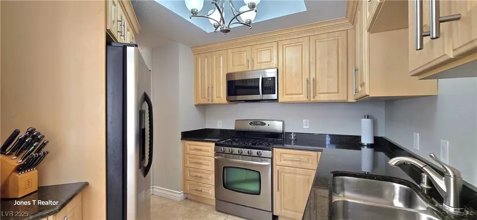 Kitchen - 220 E Flamingo Rd #302, Las Vegas, NV 89169 photo 2 of 2