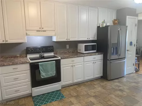 Kitchen - 27 Carson Ct, Ely, NV 89301 photo 2 of 2