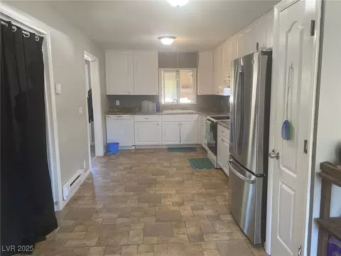 Kitchen - 27 Carson Ct, Ely, NV 89301 photo 1 of 2