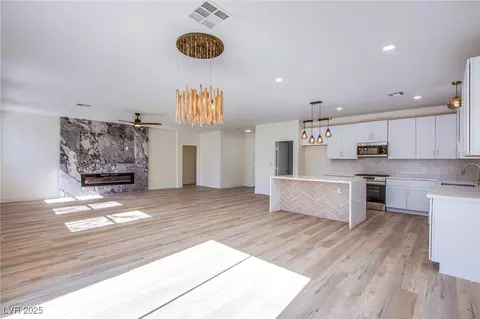 5653 Artesia Lake Ct, Las Vegas, NV 89118