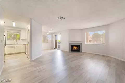 6871 Tamarus St #204, Las Vegas, NV 89119