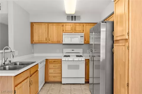 5710 E Tropicana Ave #1035, Las Vegas, NV 89122