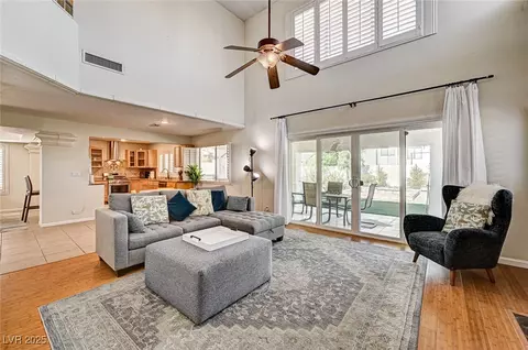 33 Reyburn Dr, Henderson, NV 89074