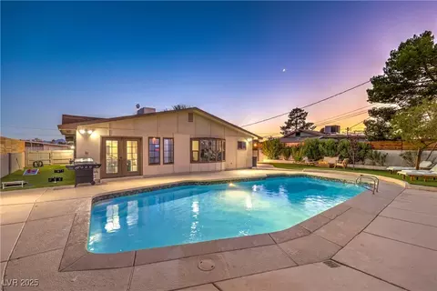 5048 Champions Ave, Las Vegas, NV 89142