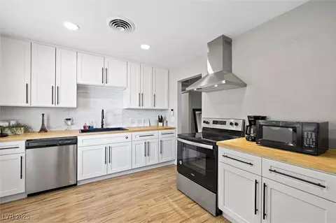 1904 Hart Ave, North Las Vegas, NV 89032