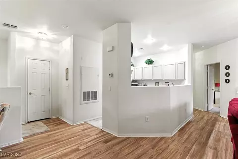 1713 Sky Of Red Dr #201, Las Vegas, NV 89128