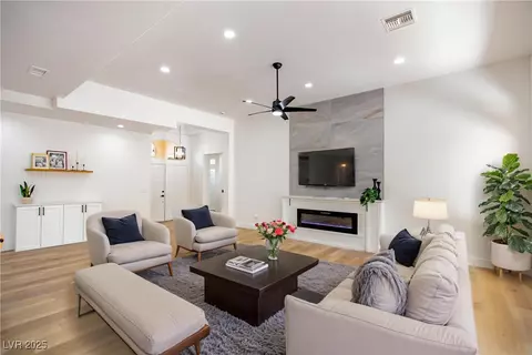 10405 Junction Hill Dr, Las Vegas, NV 89134