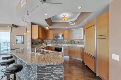 322 Karen Ave #807, Las Vegas, NV 89109