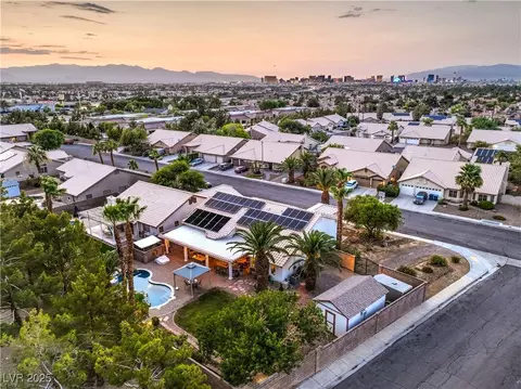 1707 Golden Vista Dr, Las Vegas, NV 89123