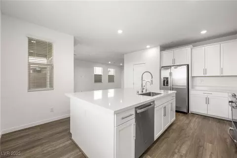 Kitchen - 175 Strada Fontana, Henderson, NV 89011 photo 2 of 4