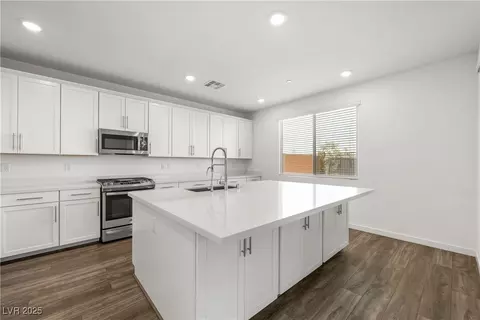 Kitchen - 175 Strada Fontana, Henderson, NV 89011 photo 1 of 4