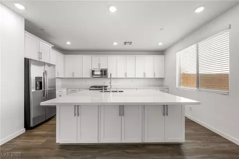 Kitchen - 175 Strada Fontana, Henderson, NV 89011 photo 3 of 4