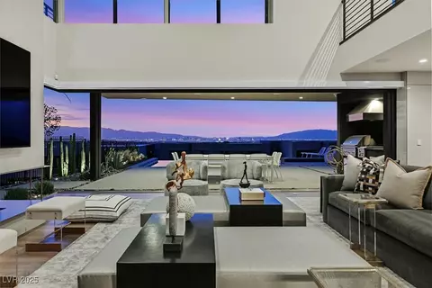 807 Magnum Cliff Ct, Henderson, NV 89012