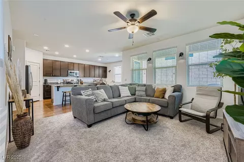 7529 Whitman Colonial St, Las Vegas, NV 89166