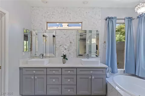 Bath - 3 Chatmoss Rd, Henderson, NV 89052 photo 4 of 4