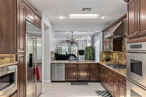 Kitchen - 3 Chatmoss Rd, Henderson, NV 89052 photo 2 of 5