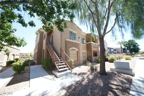 10245 S Maryland Pkwy #204, Las Vegas, NV 89183