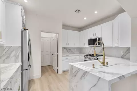 937 Bannockburn St, Las Vegas, NV 89145
