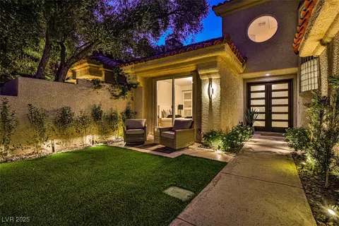 7970 Bermuda Dunes Ave, Las Vegas, NV 89113