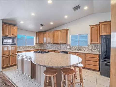 4913 Holly Grove Dr, Las Vegas, NV 89130