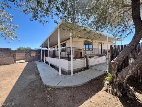 225 Apache Pl, Henderson, NV 89015 photo 2