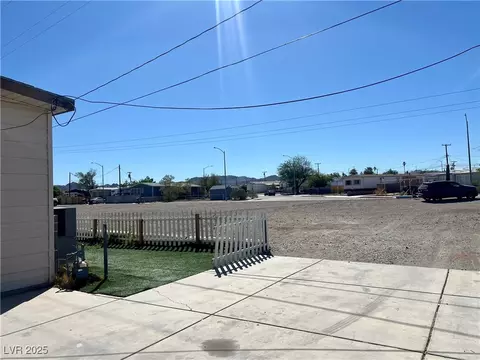 225 Apache Pl, Henderson, NV 89015 photo 3