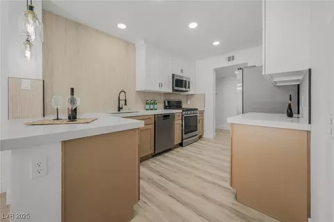 7985 Simone Ave, Las Vegas, NV 89147