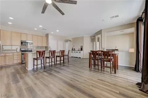 9218 Avon Park Ave, Las Vegas, NV 89149