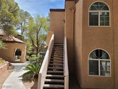 9325 W Desert Inn Rd #233, Las Vegas, NV 89117