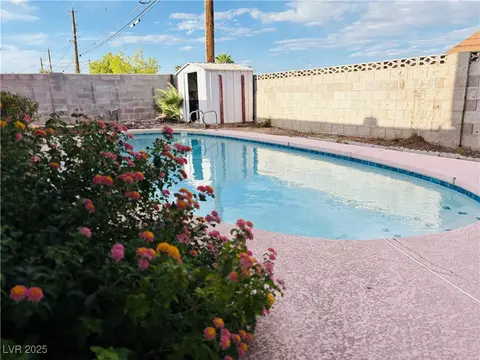 1120 Saylor Way, Las Vegas, NV 89108