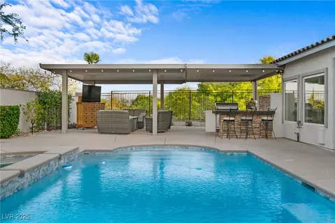 2886 Grande Valley Dr, Las Vegas, NV 89135