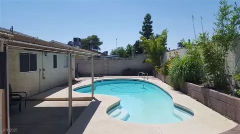 408 Greenfield Ln, Las Vegas, NV 89107