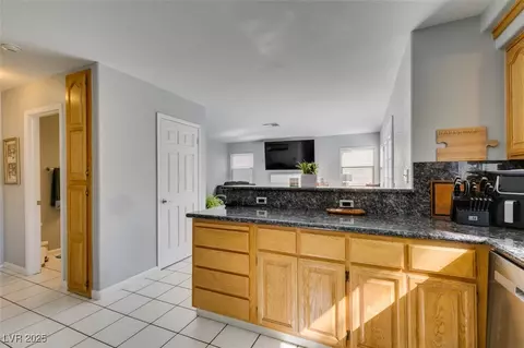 Kitchen - 2187 Eaglecloud Dr, Henderson, NV 89074 photo 6 of 6