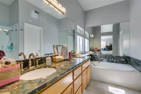 Bath - 2187 Eaglecloud Dr, Henderson, NV 89074 photo 3 of 4