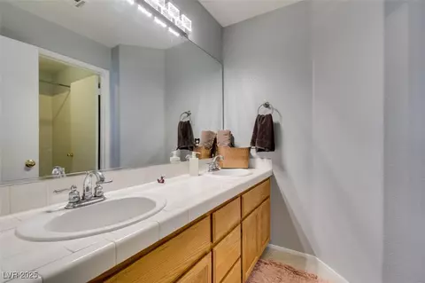 Bath - 2187 Eaglecloud Dr, Henderson, NV 89074 photo 2 of 4
