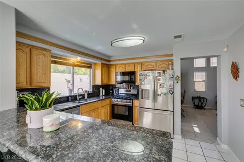 Kitchen - 2187 Eaglecloud Dr, Henderson, NV 89074 photo 3 of 6
