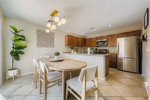 10557 Shiny Skies Dr, Las Vegas, NV 89129