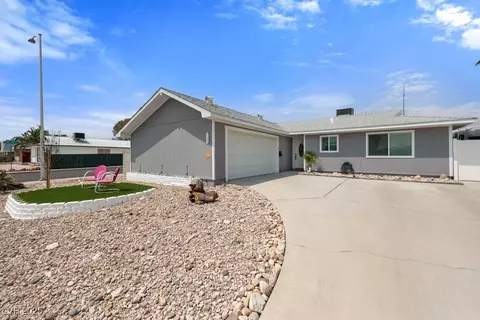 120 Candlelight St, Las Vegas, NV 89145