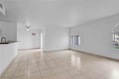9325 W Desert Inn Rd #177, Las Vegas, NV 89117