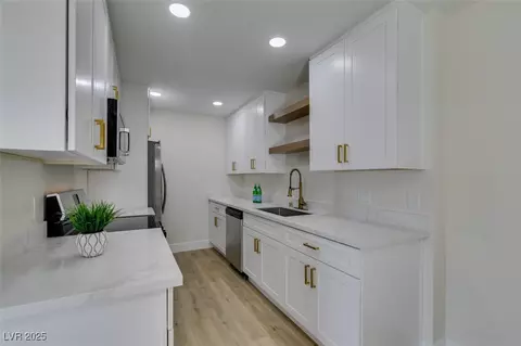 3606 Villa Knolls East Dr, Las Vegas, NV 89120
