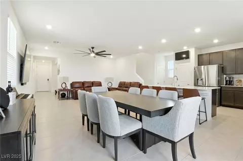 10106 Queens Pearl St, Las Vegas, NV 89141