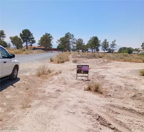 590 E San Lorenzo St, Pahrump, NV 89048