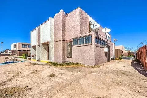 3683 Villa Knolls East Dr, Las Vegas, NV 89120
