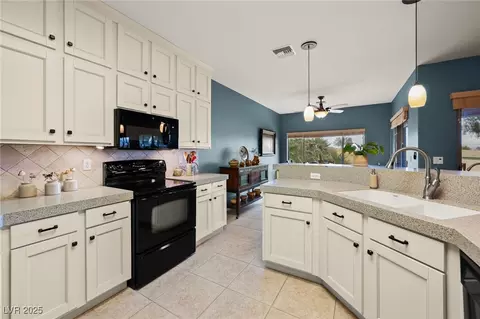 Kitchen - 2520 Links Dr, Laughlin, NV 89029 photo 2 of 4