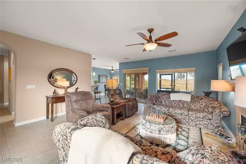 Living - 2520 Links Dr, Laughlin, NV 89029 photo 2 of 4