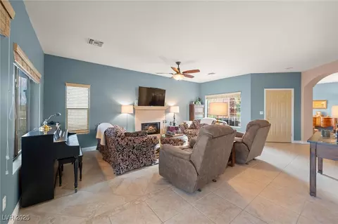 Living - 2520 Links Dr, Laughlin, NV 89029 photo 4 of 4