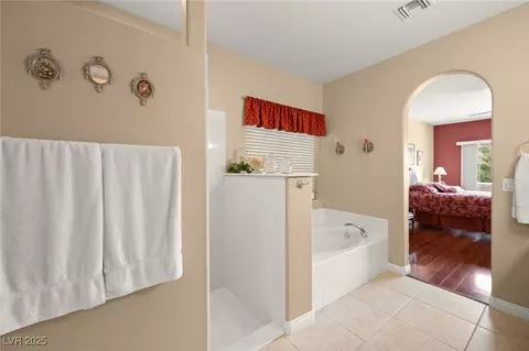 Bath - 2520 Links Dr, Laughlin, NV 89029 photo 4 of 5