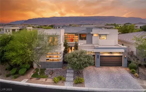 43 Grey Feather Dr, Las Vegas, NV 89135